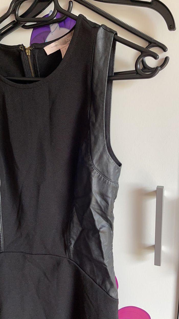 Jolie robe taille XS - photo numéro 3