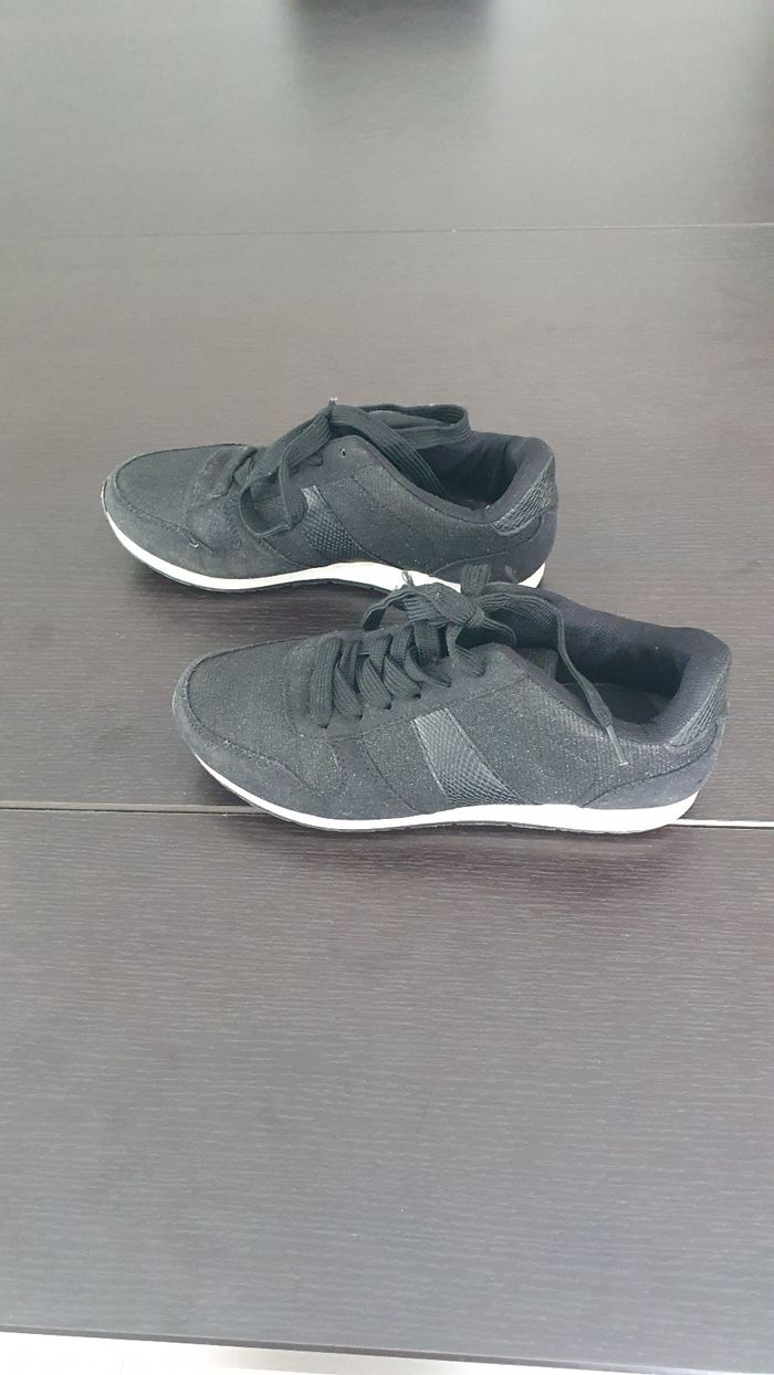 Baskets noires pailletées en 37