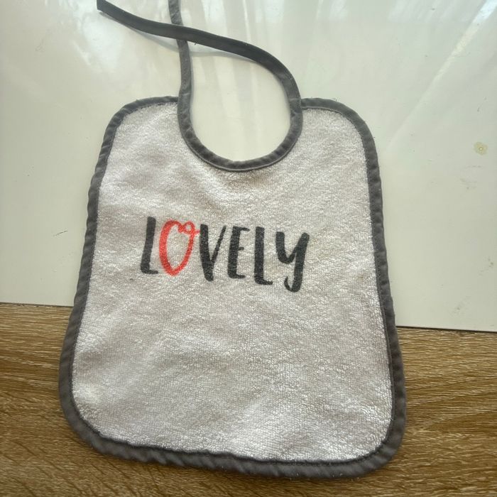 Lot bavoirs - photo numéro 2