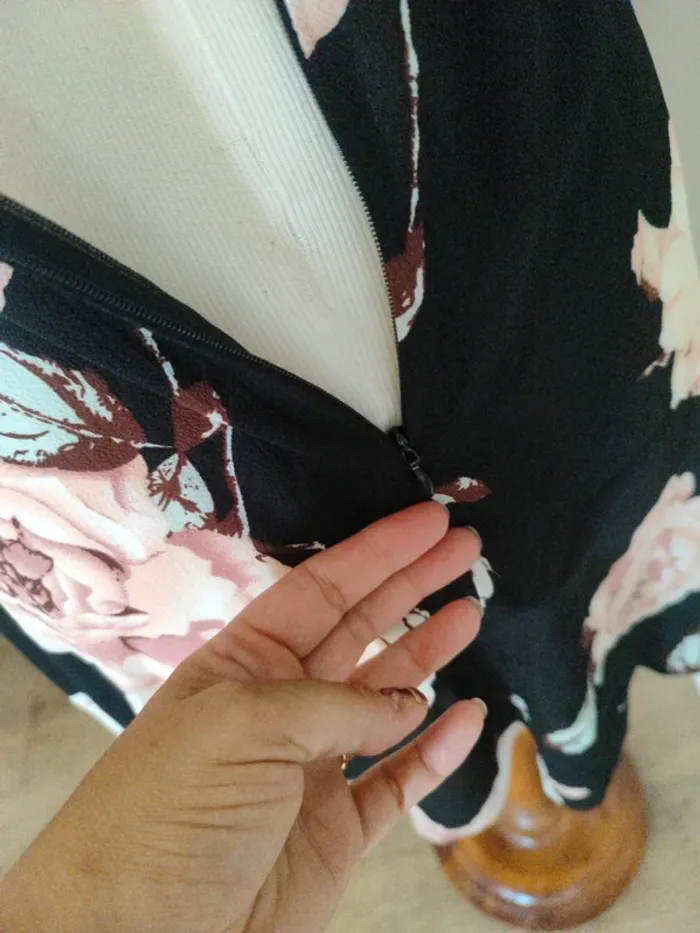Robe neuve noire et dentelle XS - photo numéro 6