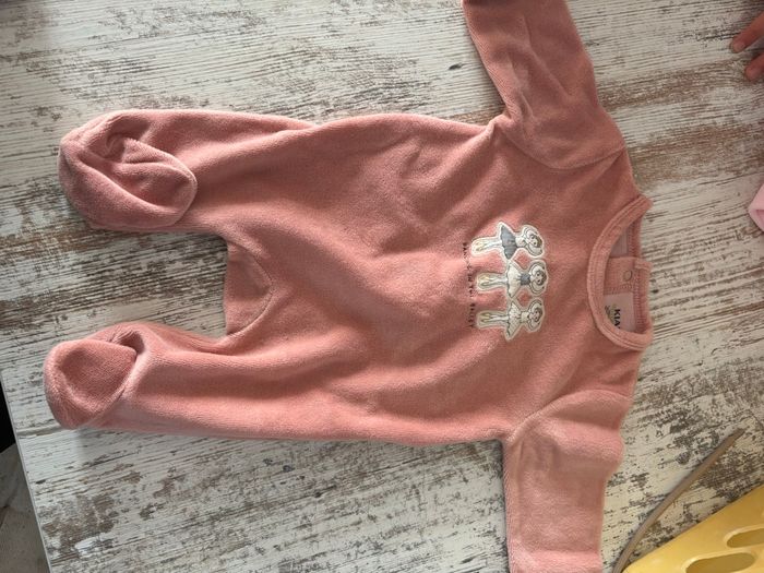 Lot pyjamas  1 mois  fille - photo numéro 9