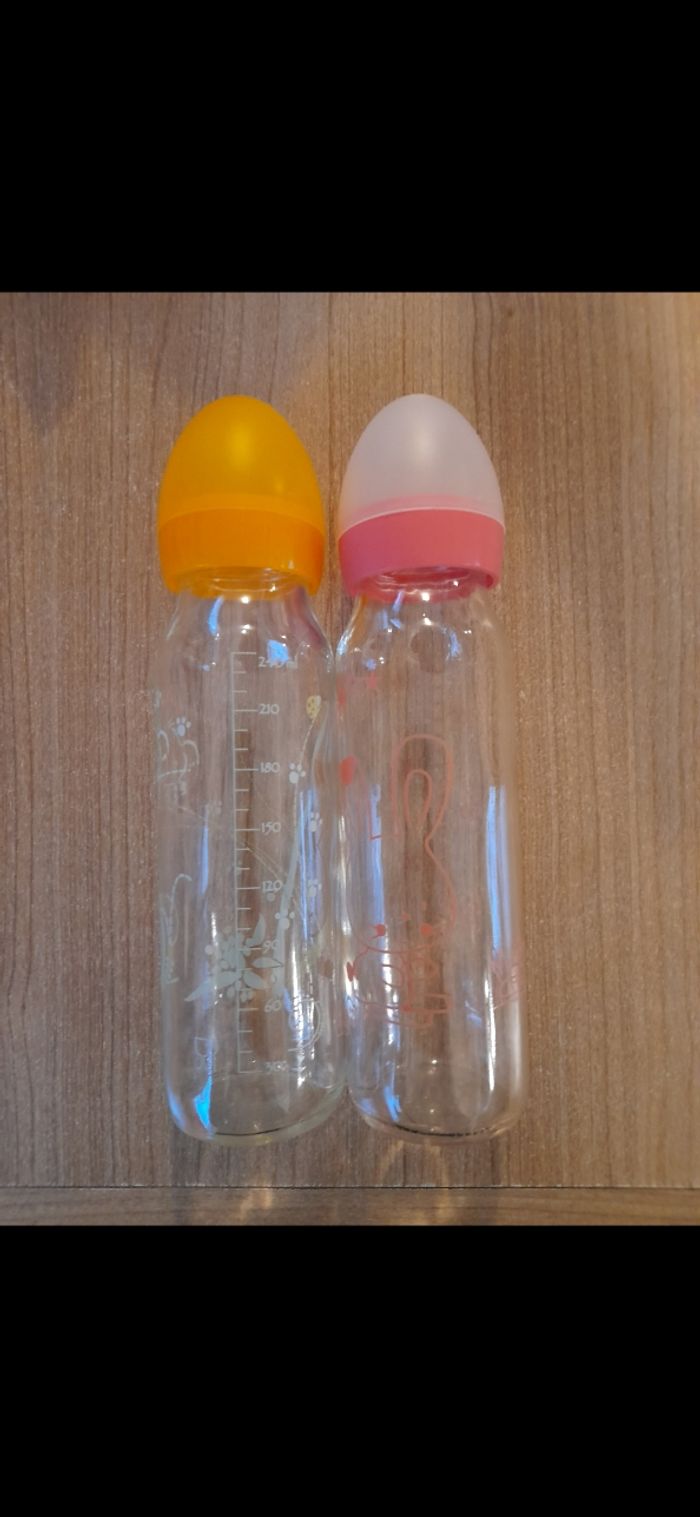 Lot de 2 biberons en verre