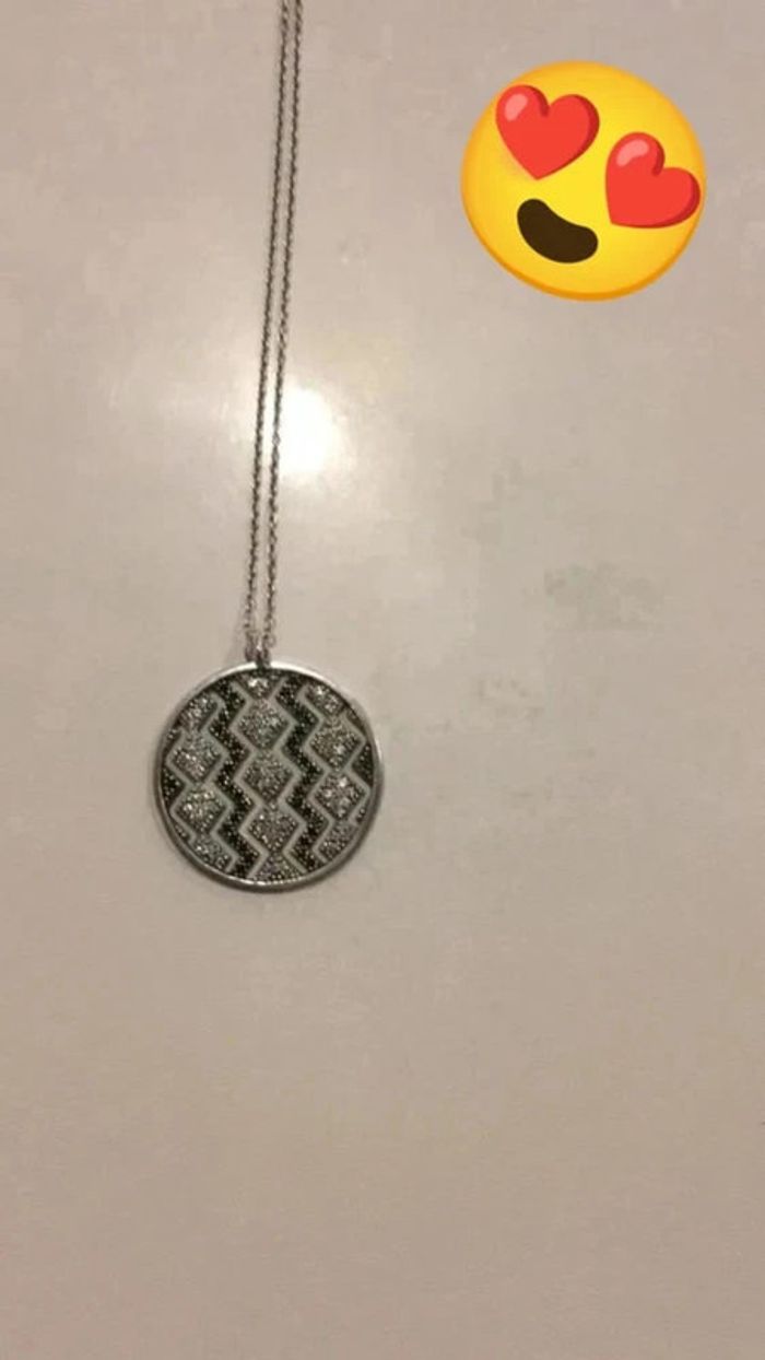 Collier avec pendentif - photo numéro 2