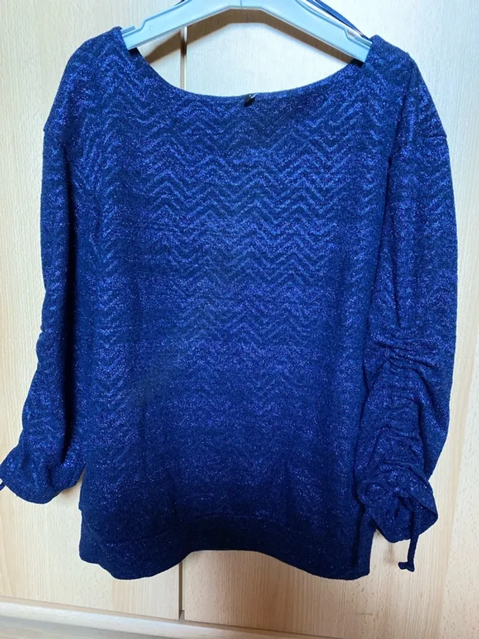 Pull bleu foncé, pailleté