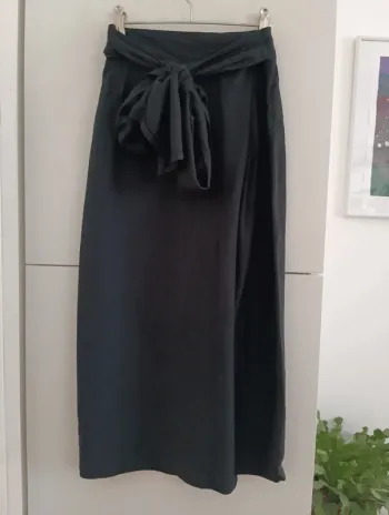 Jupe vintage noire droite effet drapé à nouer