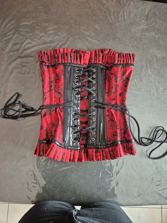 Corset victorien avec vinyle - photo numéro 2