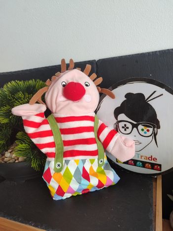 Doudou marionnette Clown Ikea salopette rouge blanc marron vert bretelle Losange