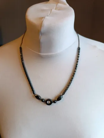 Collier Hématite et métal 30 cm
