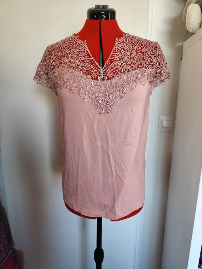 Tee shirt dentelle rose
