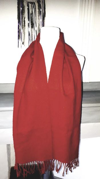 Echarpe rouge à franges