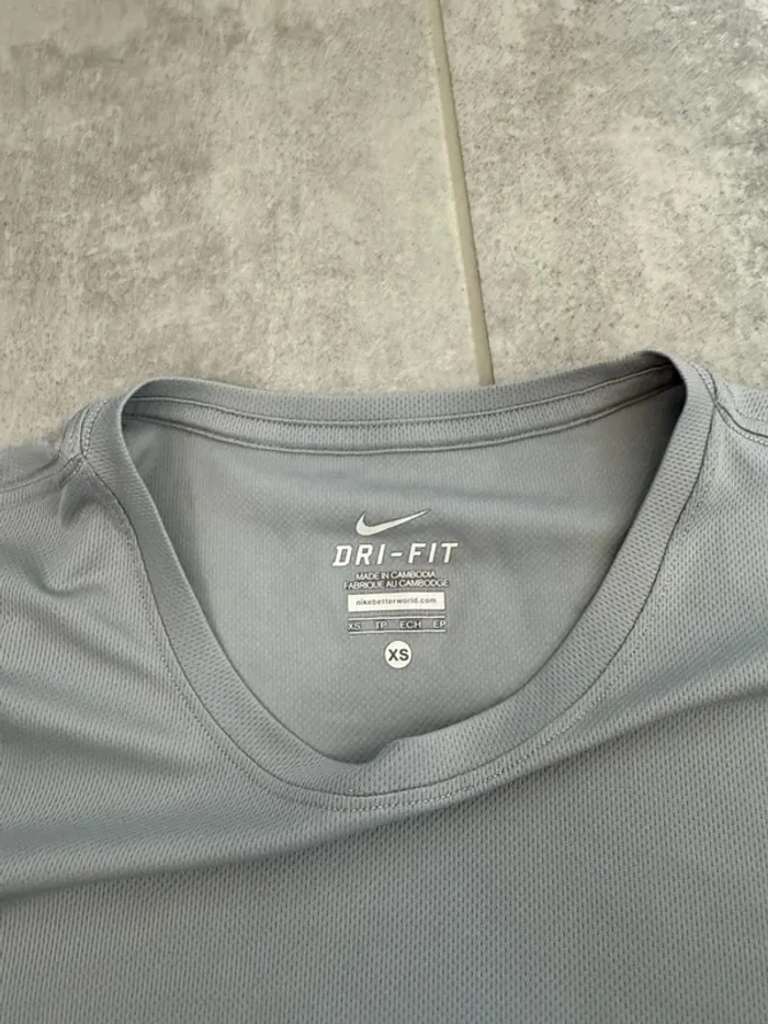 T-shirt de sport Nike femme Dri-fit taille XS bleu gris super état - photo numéro 5