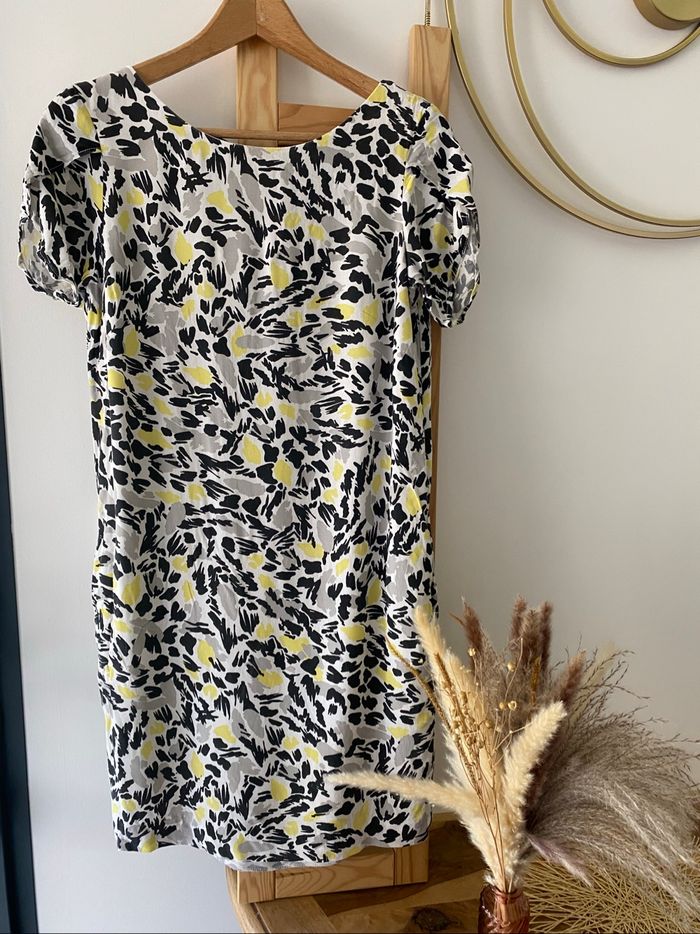Robe courte à motifs noir jaune grises Promod taille 36