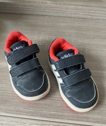 Basket bébé Adidas taille 20