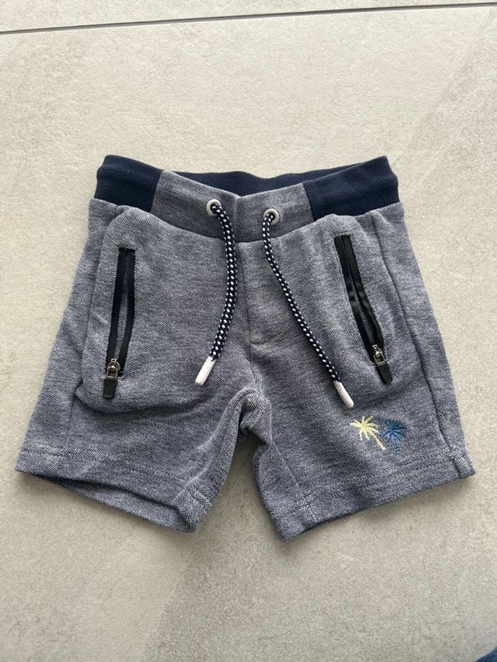 Short 3 ans