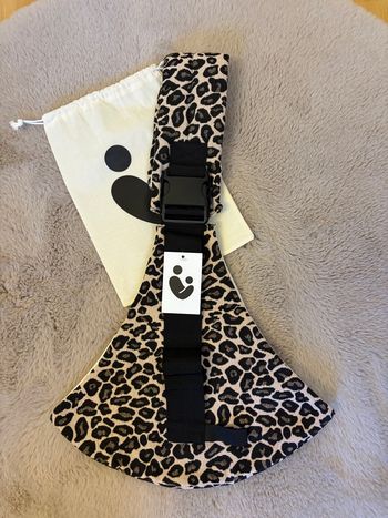 Porte-bébé motif léopard – NEUF avec étiquette