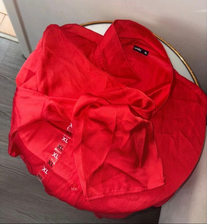 Chemise de pyjama rouge – État neuf (jamais portée) – Taille XL - photo numéro 3