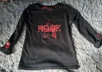 Pull léger noir et rouge 5ans