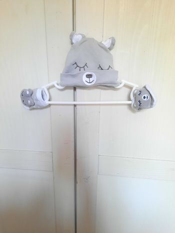 Ensemble bonnet et chaussette bébé