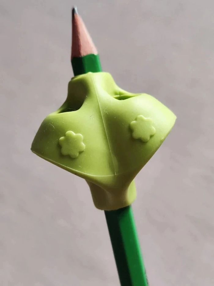 Correcteur de posture d'écriture en silicone souple - photo numéro 4