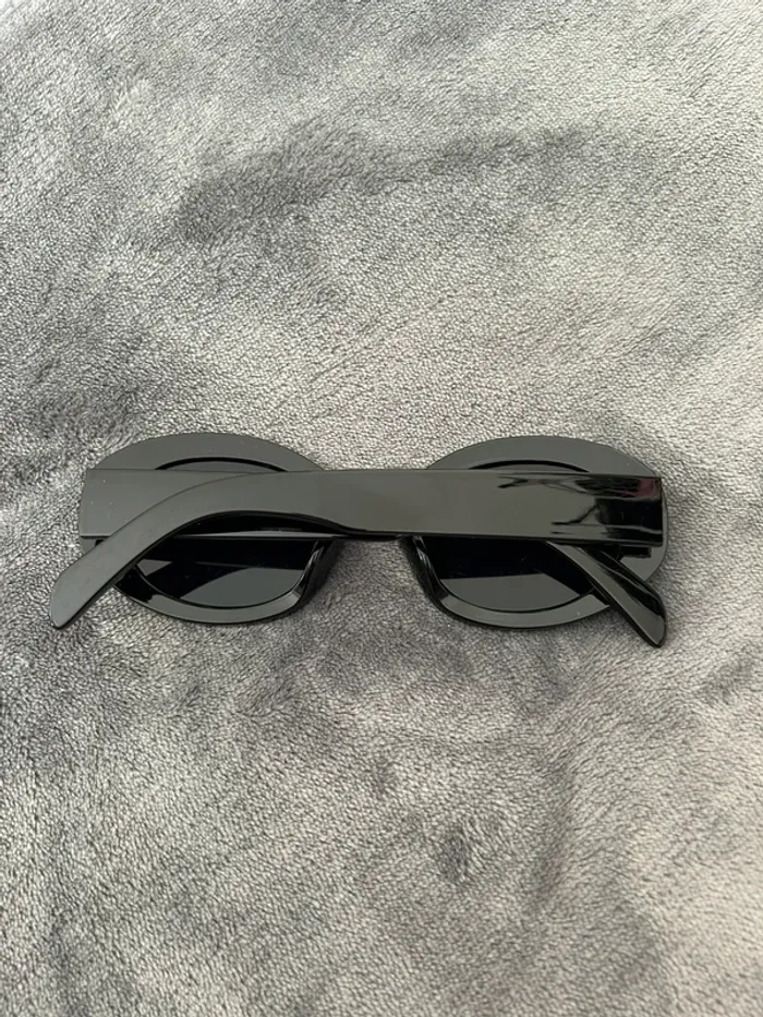 Lunette de soleil noire - photo numéro 4