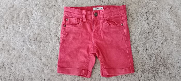 Bermuda rouge taille 4 ans