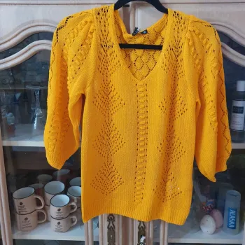 Très joli haut ajouré col en V  Couleur clémentine taille S breal