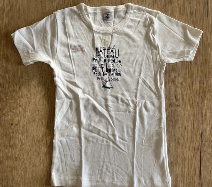 Tee shirt petit bateau taille 10 ans neuf avec étiquettes