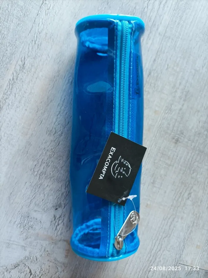 Trousse translucide bleue