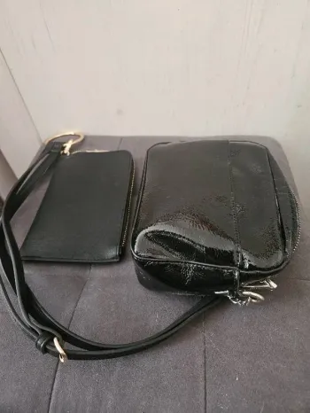 2 sacs en bandoulière