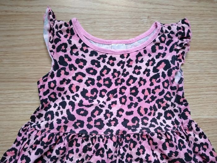 Robe rose. manches courtes.
Taille 3 ans 4 ans - photo numéro 4