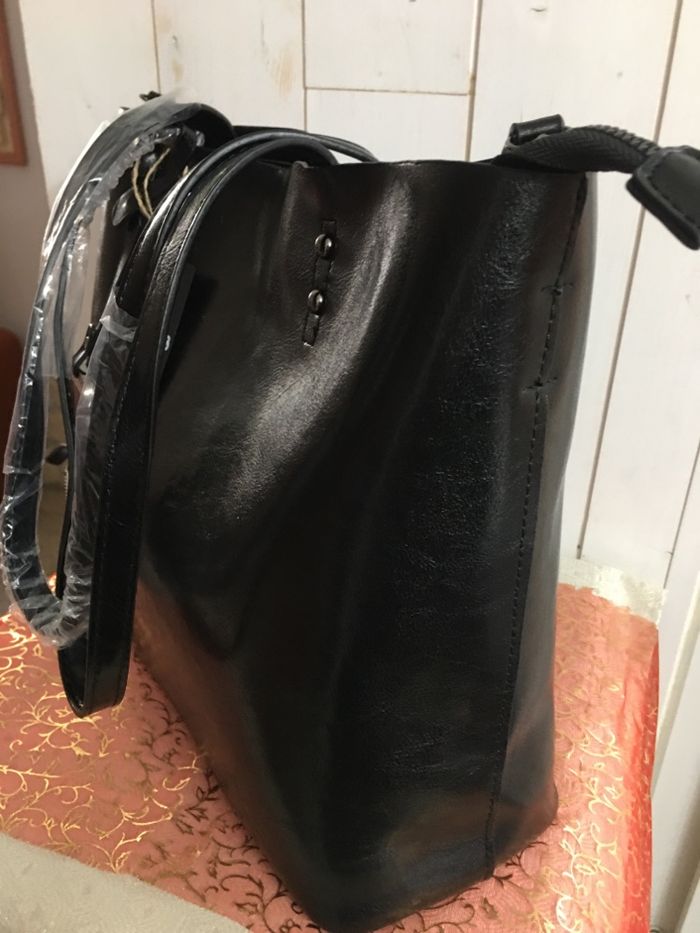 Super solde Magnifique grand sac cuir neuf lire description - photo numéro 6