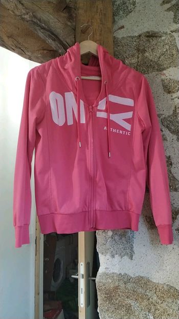 Sweat zippé à capuche (taille M)