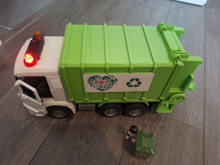 Camion poubelle