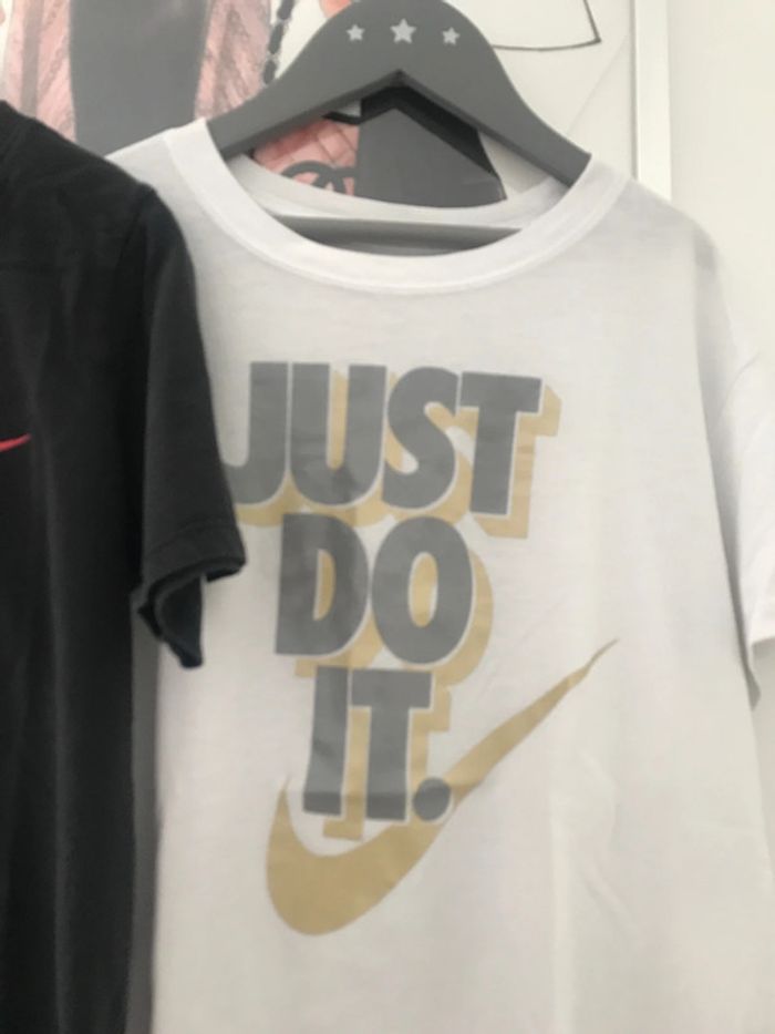 Lot 2 tee-shirts Nike taille M 10 ans - photo numéro 2