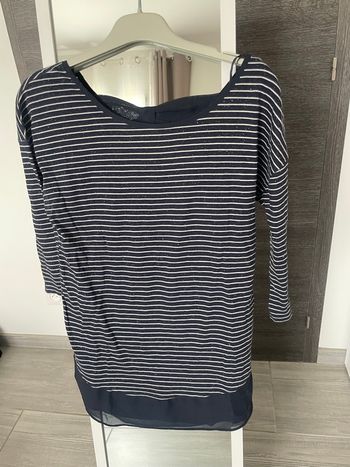 t-shirt marinière avec un nœud au dos