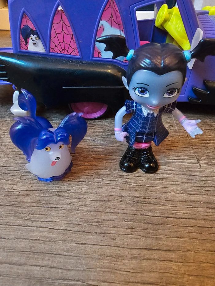 Voiture vampirina - photo numéro 6