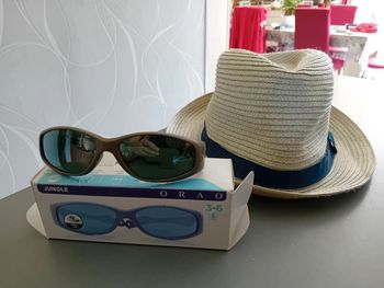 Chapeau et lunette de soleil enfant