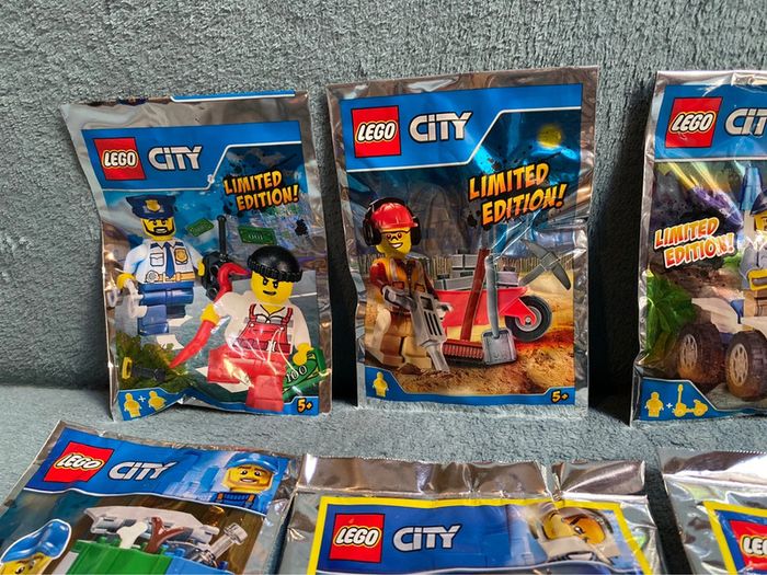 Lot de 8 petits sachets lego city différents - photo numéro 2