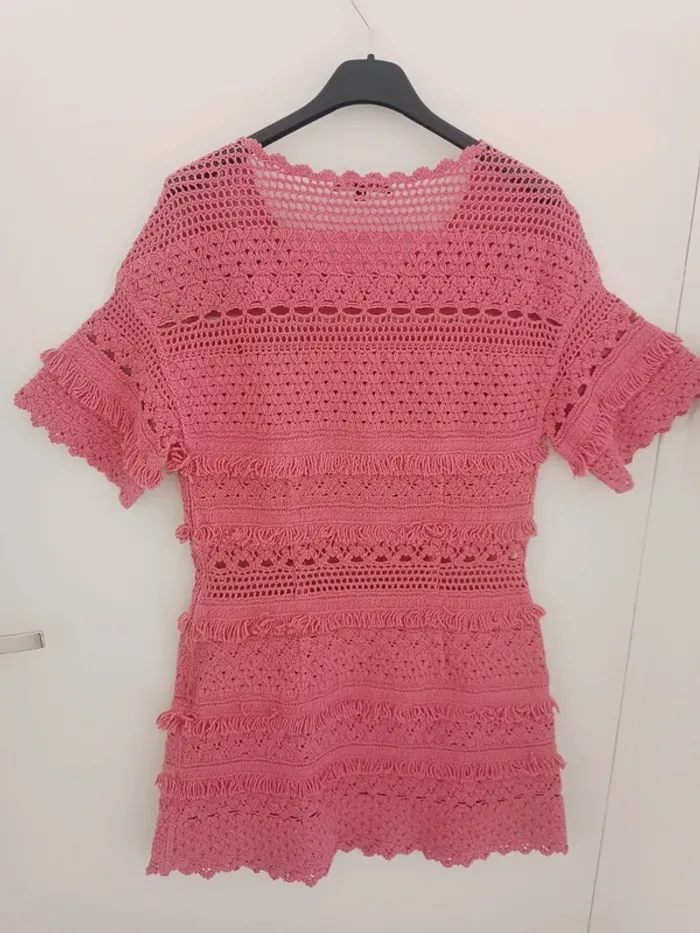 Robe courte en mailles crochet rose et franges Taille 38 Maje En très bon état - photo numéro 3