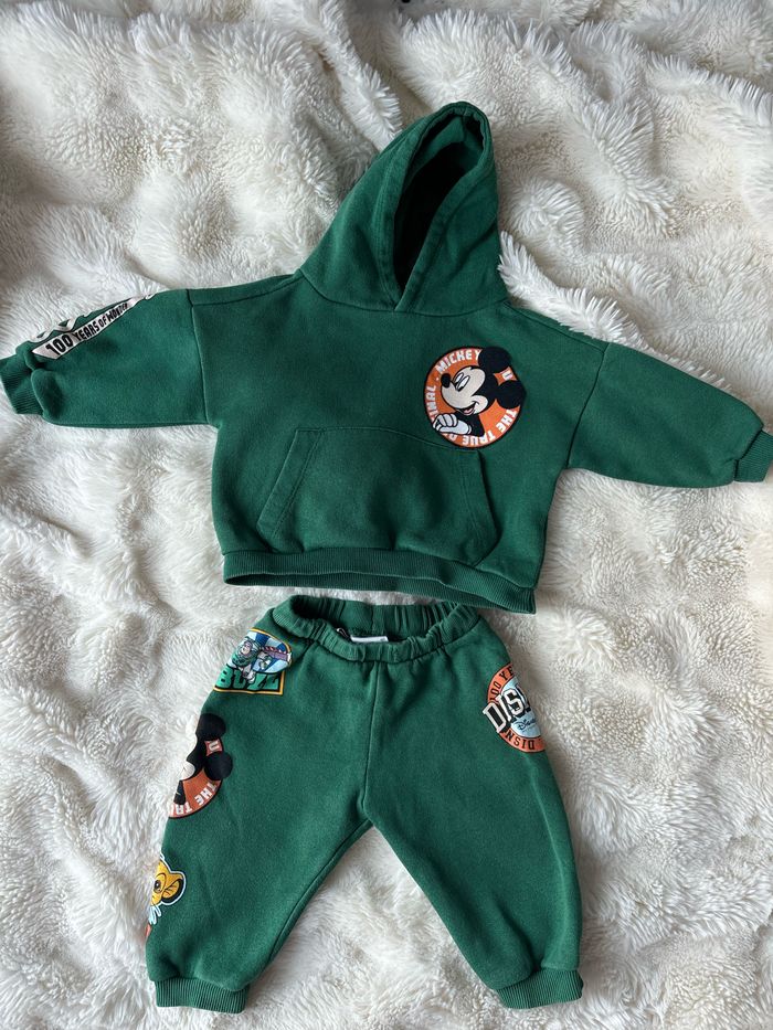 Ensemble sweat Mickey mouse et pantalon 100 eme anniversaire vert