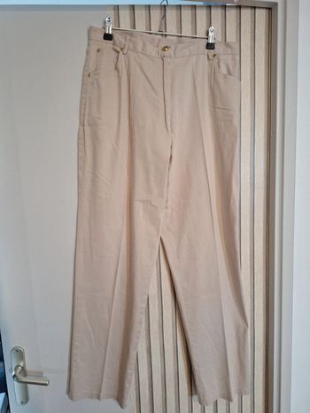 Pantalon femme beige taille 46 – détails boutons dorés #FGT-042