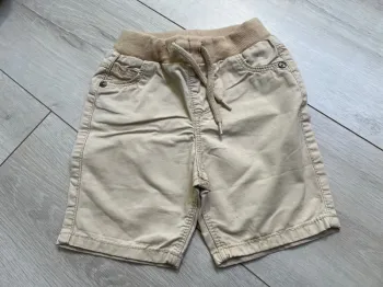 Short bébé garçon.