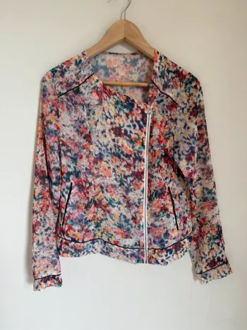 Veste légère fleurie rose