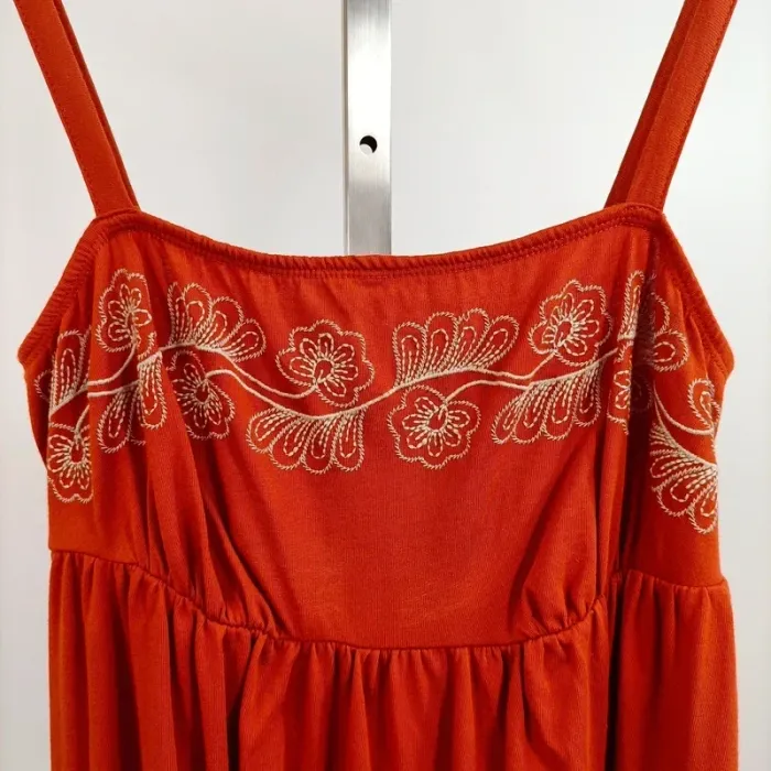 Robe longue rouille à fines bretelles et broderies florales sur le buste – taille 38 A859 - photo numéro 3