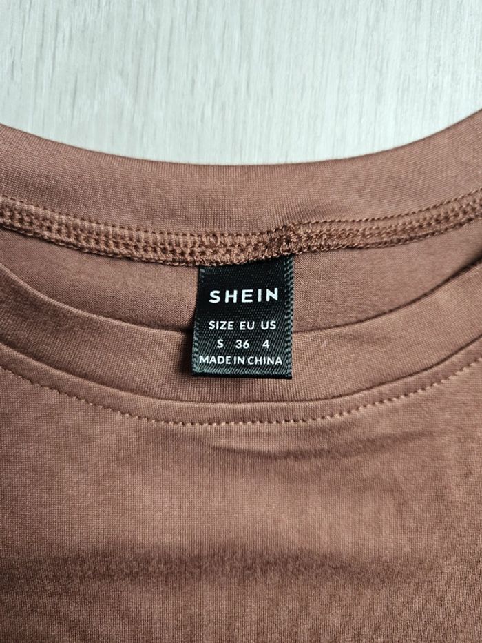 Tee shirt fille marron shein taille S - photo numéro 2