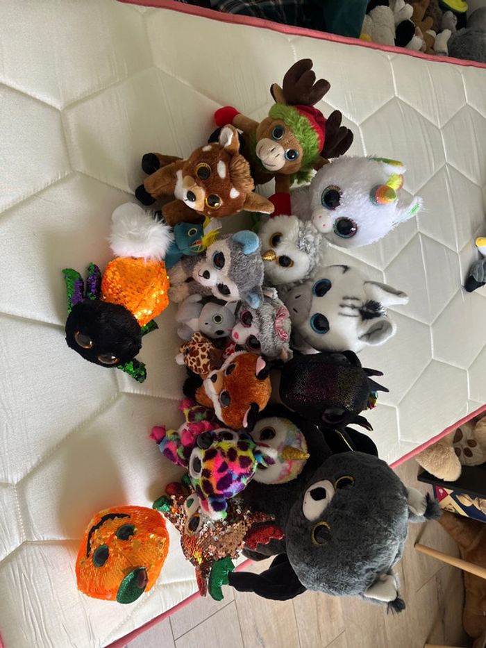Lot de 19 peluches tu