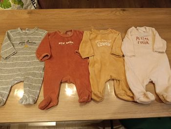 4 pyjamas 1 mois