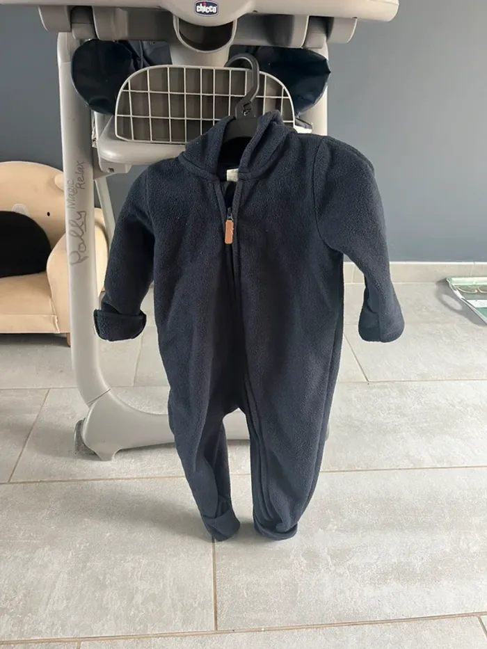 Combinaison bébé taille 9 mois