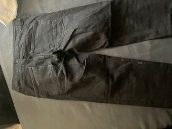 Jean noir, déchiré - photo numéro 2