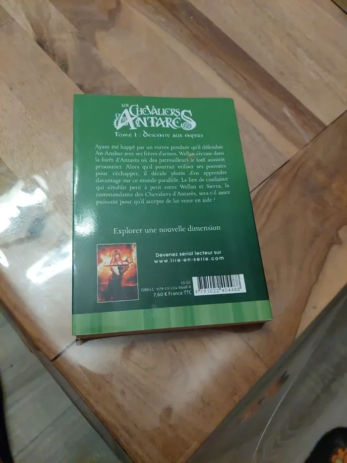 Les chevaliers d'Antarès, tome 1, de Anne Robillard - photo numéro 2